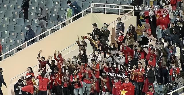 国足|国足归化政策失败！越踢越不团结，又一条路被堵死，还能怎么救