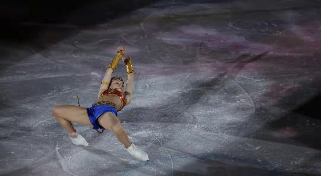 莎莎|蟹步+阿拉丁神灯+神奇女侠服！特鲁索娃在北京放飞自我，莎莎真美