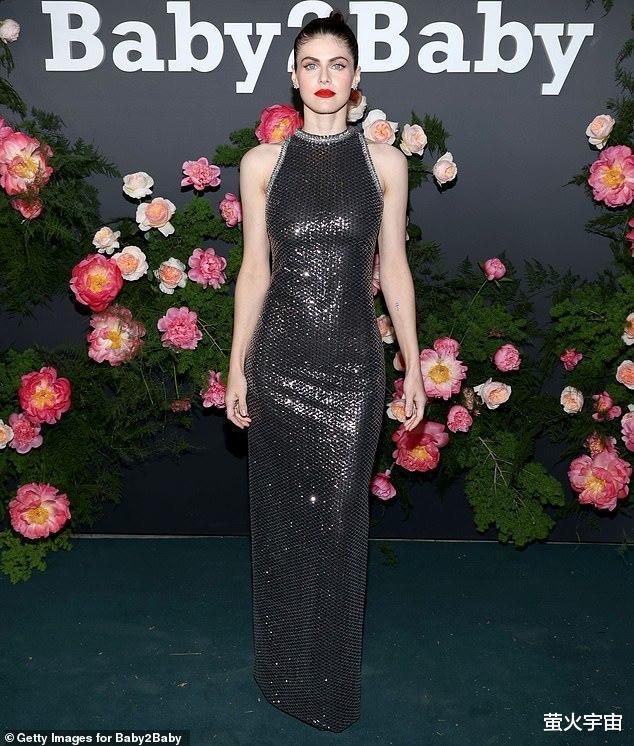 达里奥|36岁达达里奥罕见赤身出镜，泡室外温泉享美景，肩宽腰细很紧致