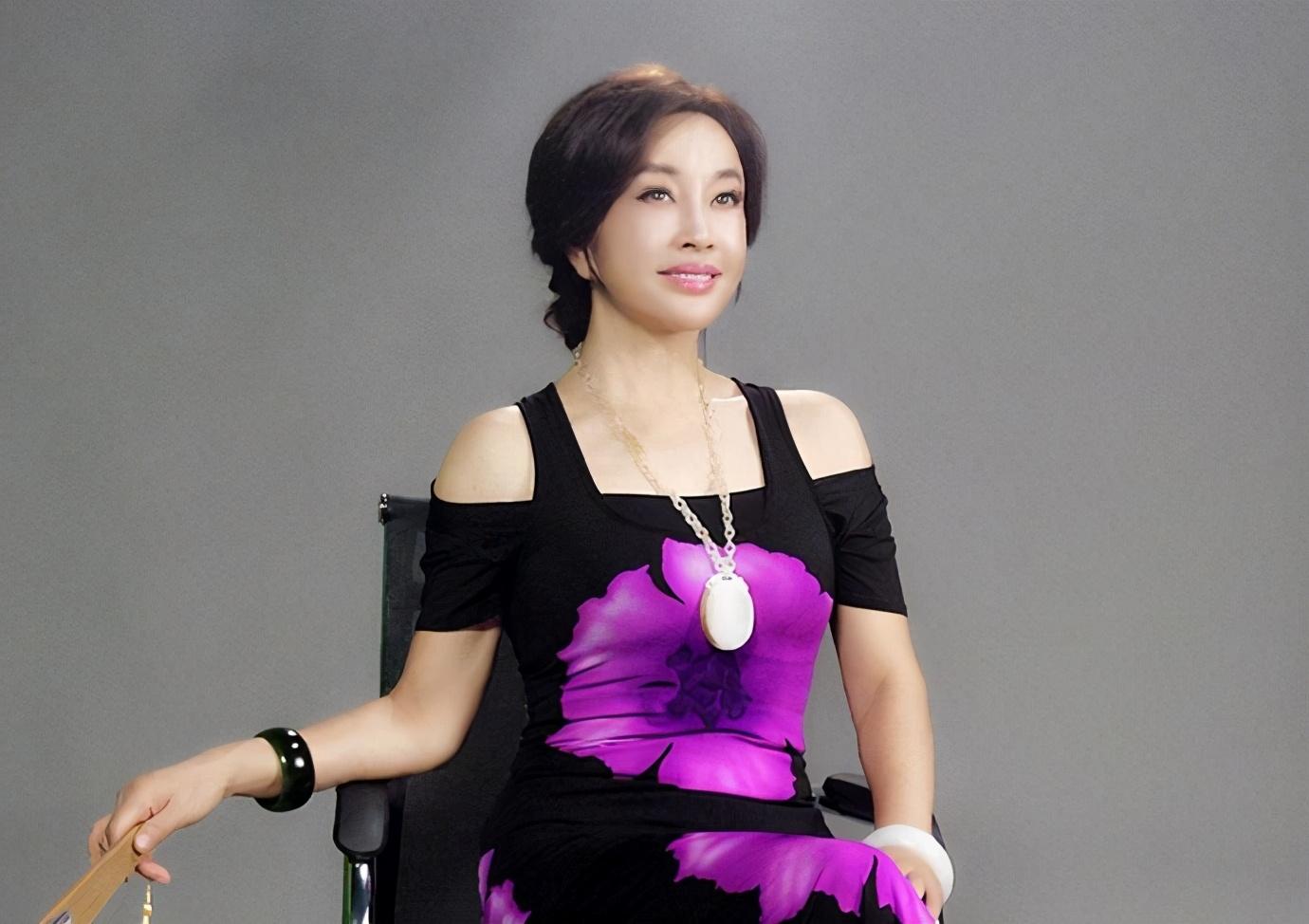 刘晓庆|刘晓庆新片杀青，65岁“牵强”扮18岁少女，看到定妆照后瞬间清醒