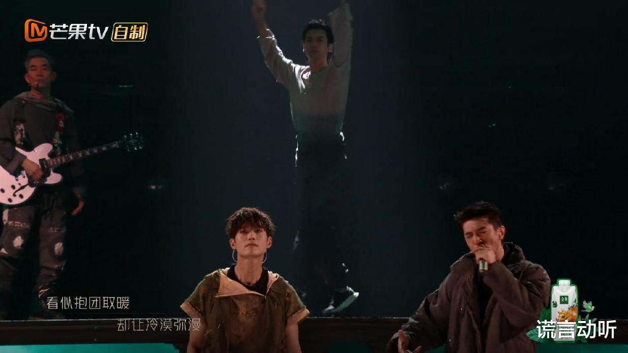 任贤齐|任贤齐苏有朋联盟的《借我》给人的第一感觉是,怎么能把这首歌改得这么肤浅