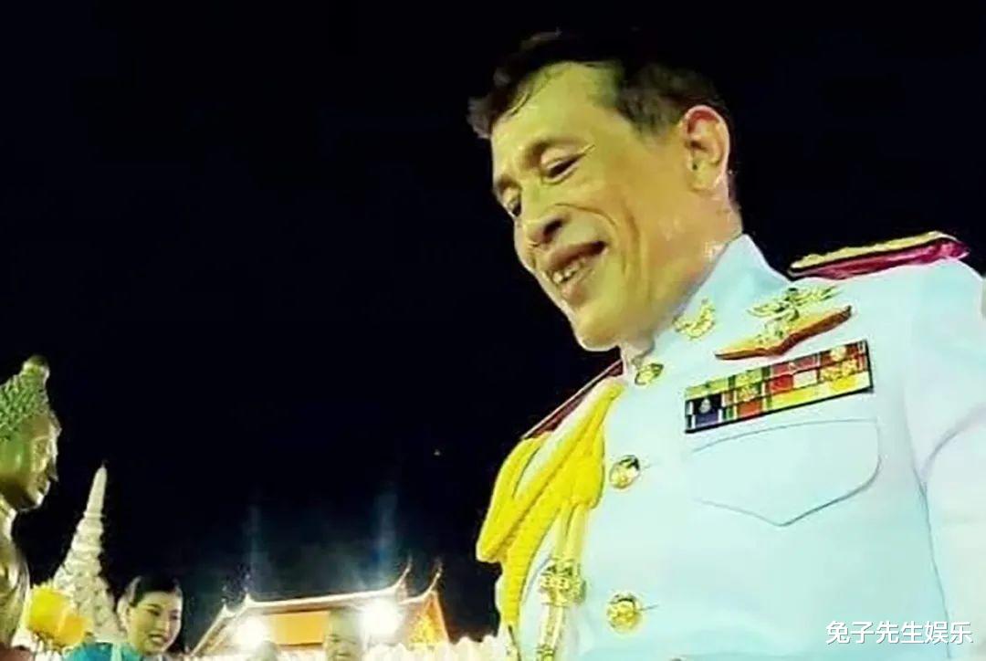 柳岩|28岁余瓦达“镀金”成功,靠泰王提携,从初中学历女孩变成女硕士