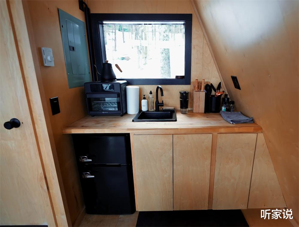 夫妻俩在郊外建23㎡蜗居,空间只有“巴掌大”,住起来却超爽