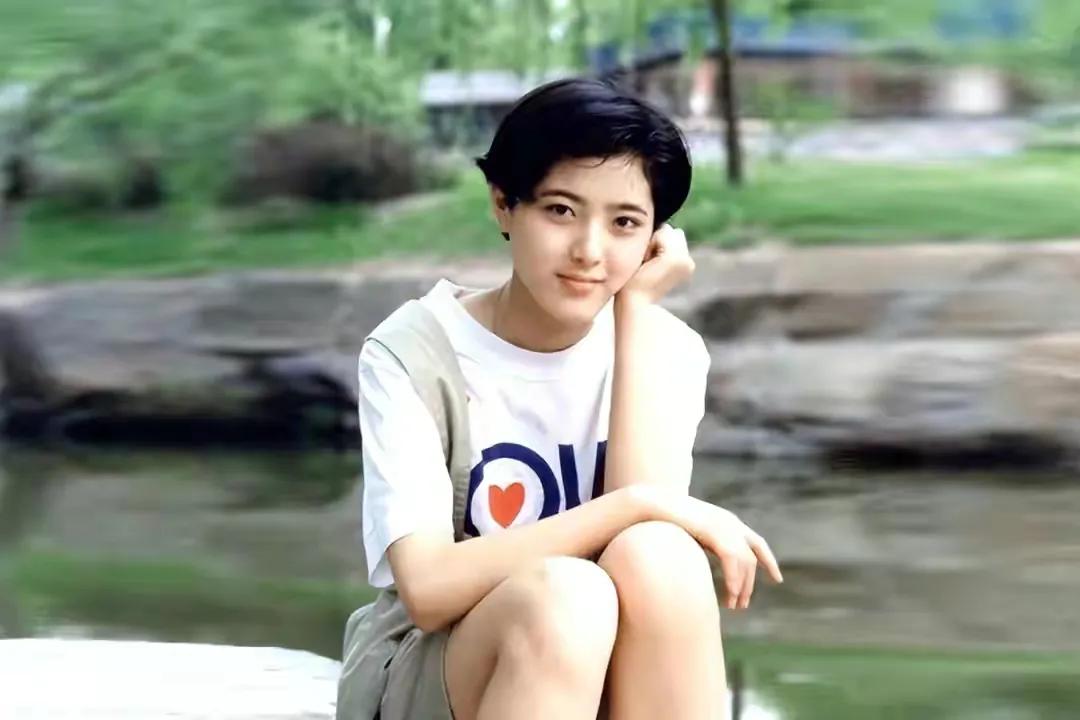 曾黎|佛性曾黎:错过张艺谋,5段情史45岁未婚,演妈妈,一切无所谓