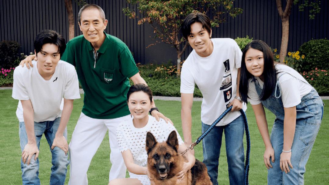 张艺谋|?曝知名导演出轨年轻小花，对小花动了真感情，张艺谋再次躺枪！