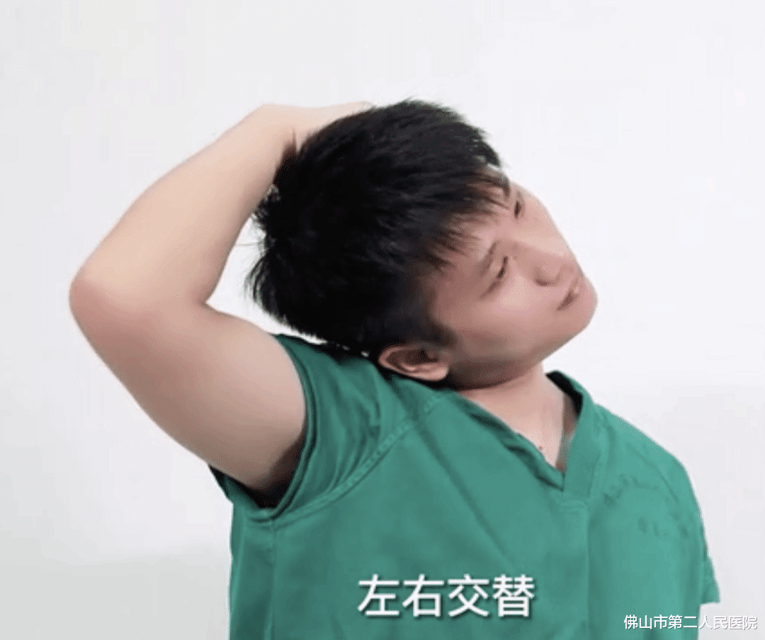 00后|8月8日是全民健身日 | 拯救久坐不动的你，这几个运动在办公室也能做！