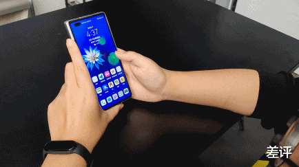 华为荣耀|我小心翼翼用了两天荣耀折叠屏,结果它在发布会上直接被摔了
