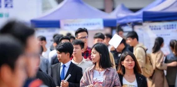 大学生|父母的心酸事,孩子大学四年花了15万,工作月薪只有3000元