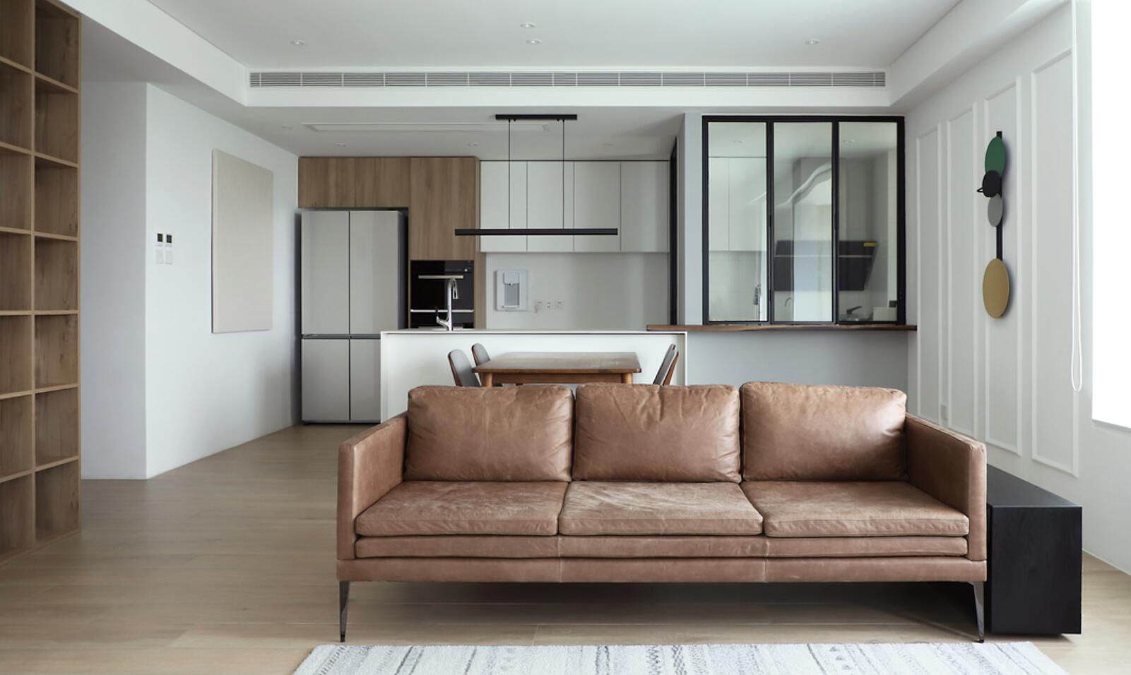 不要窗套,木门做到顶,她130㎡新家,一进门就感觉很清爽