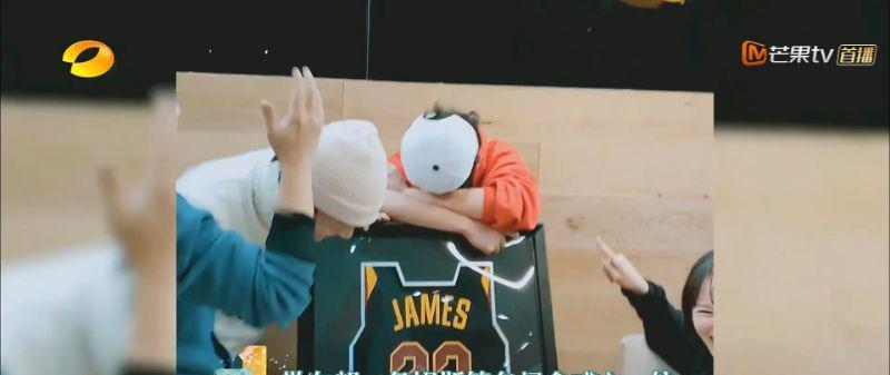 王鹤棣|王鹤棣收偶像亲签笑成表情包!网扒出6年前微博力证是铁粉!