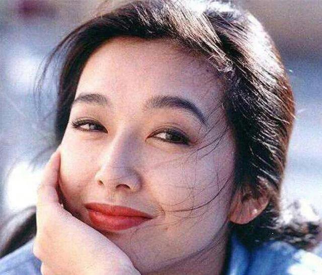 何赛飞|15位内地老牌女星现状,何赛飞头发浓密,林芳兵皮肤光滑