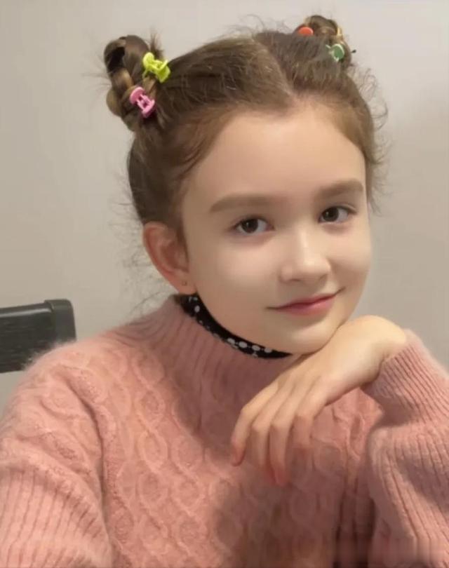 四川女子远嫁瑞典,混血女儿入中国籍,洋娃娃回村成村口翠花