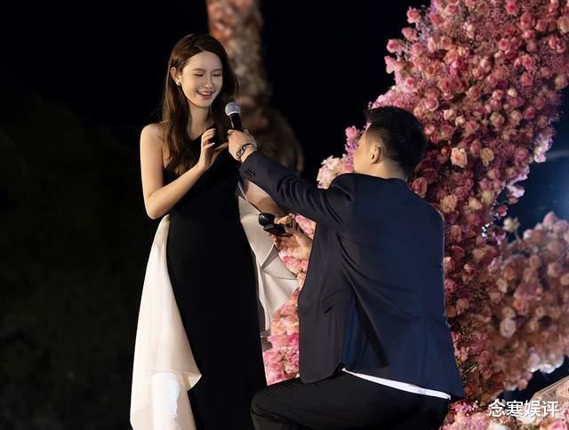 张大奕|张大奕晒订婚照宣读誓言,小三身份不攻自破,未婚夫是地产富二代