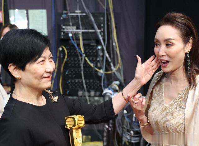 郭可盈|前TVB花旦郭可盈:支持公司是分内事,踏足电视城很有亲切感