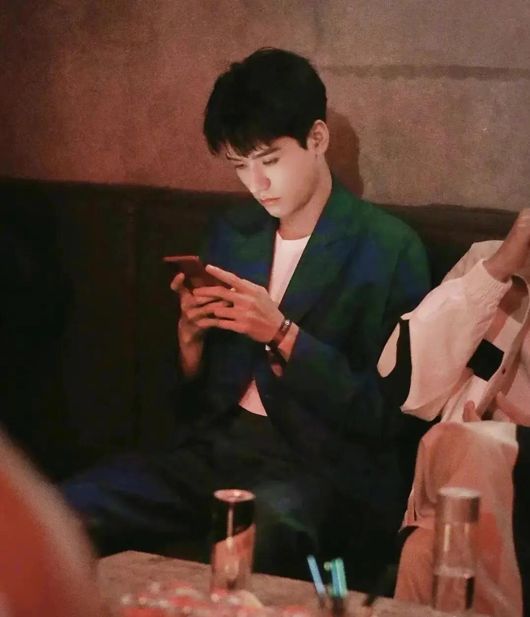 狐狸|一个在满是\狐狸\的世界里,认真做\刺猬\的演员