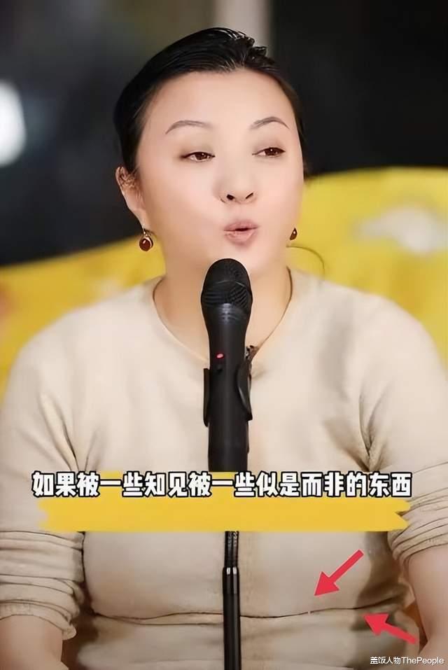 牛莉|喜剧女星也沉迷变脸!远看颜值逆天,实则鼻尖脸僵肿成发面馒头