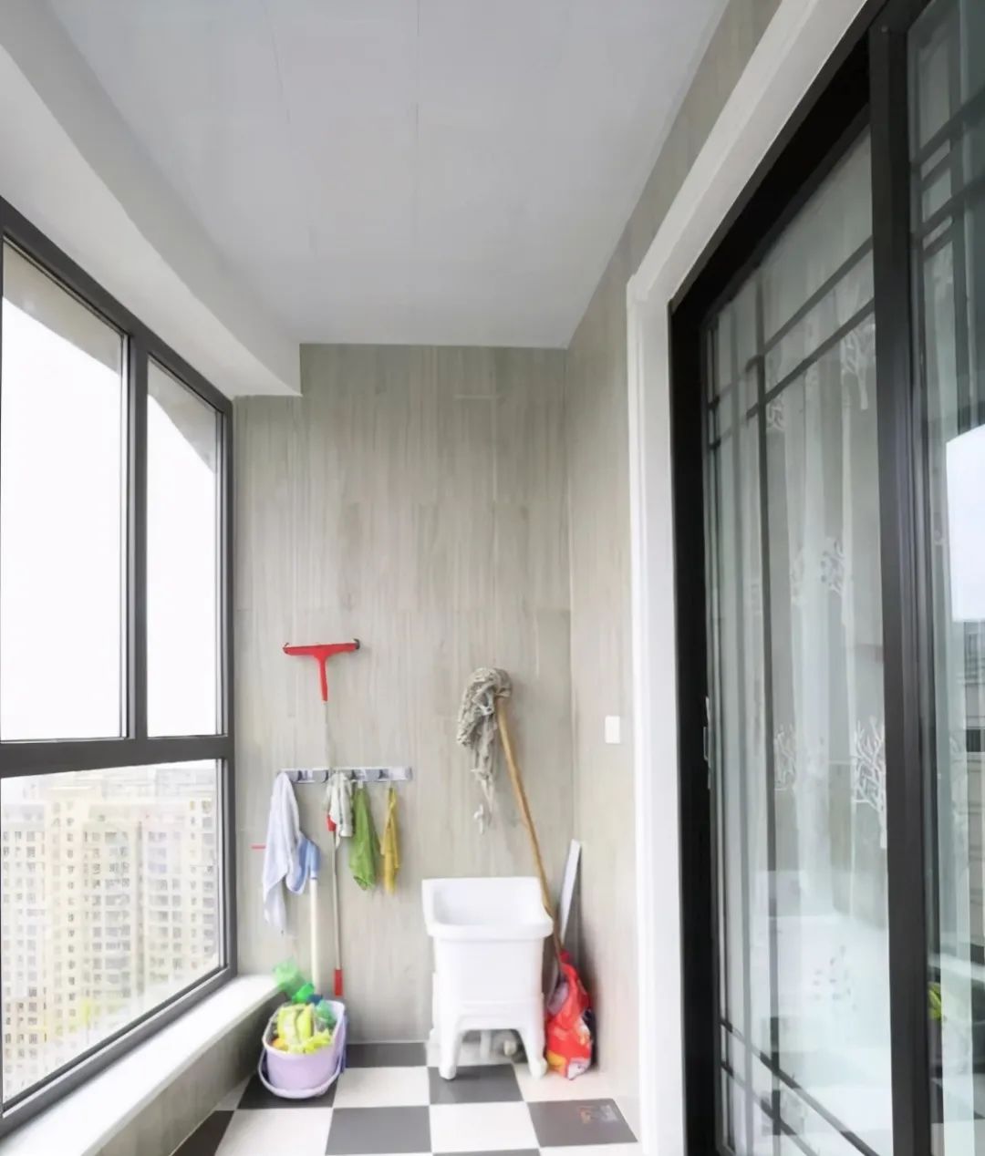 新房不要再瞎装了,可以参考这套三室两厅的设计,简约不失大气