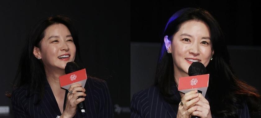 李英爱|51岁李英爱现身釜山新闻图曝光!粉丝挖出18年前旧照比一比太吃惊