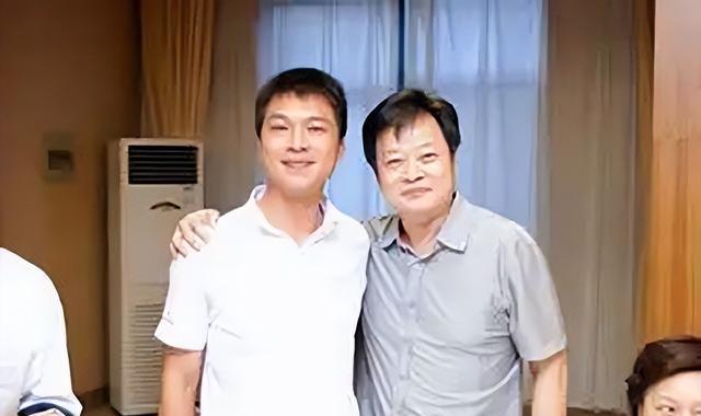 吴玉芳|25岁退役的广东乒乓男神，娶百花影后为妻，一家四口都颜值超高