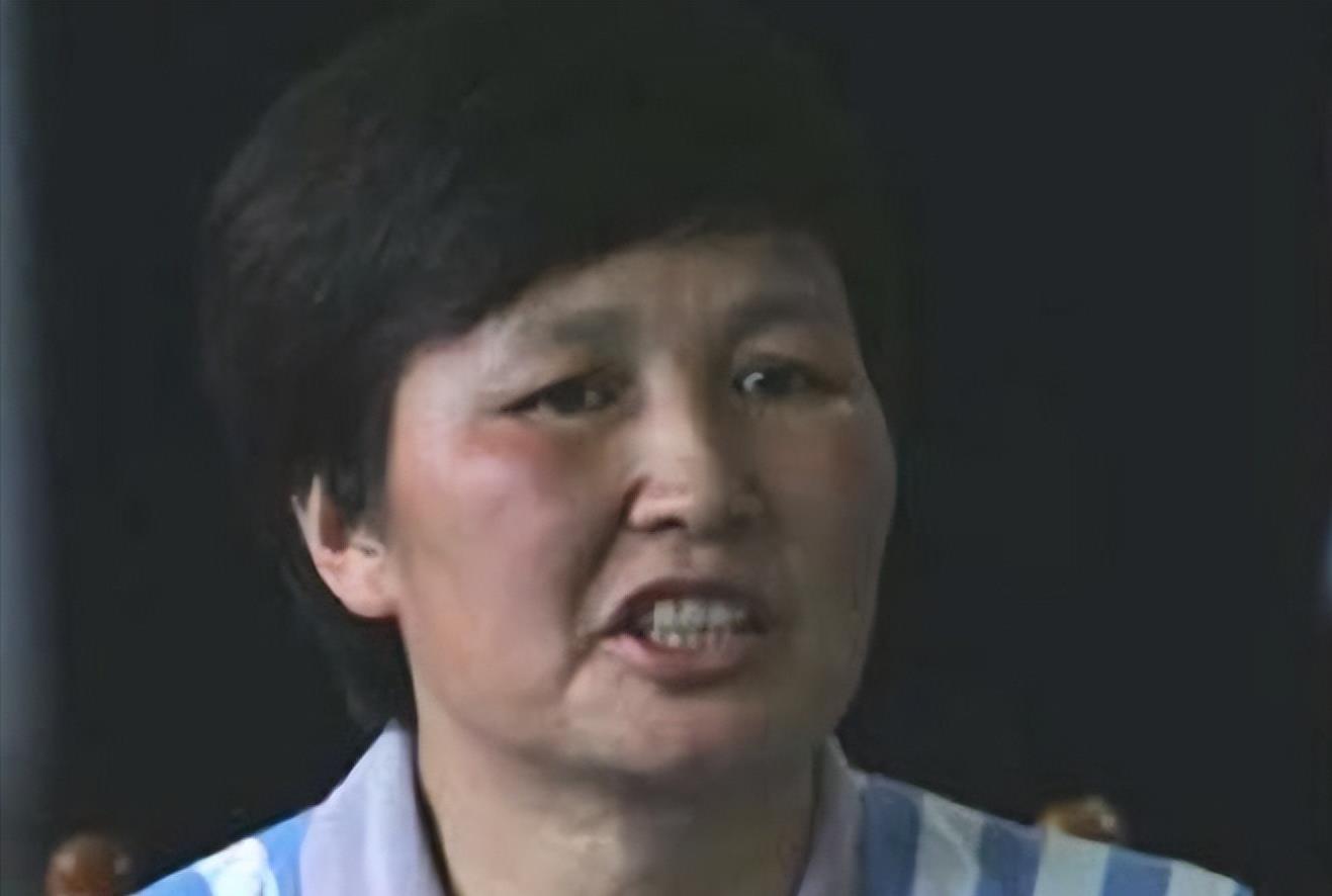重庆人贩子彭洪菊,逃亡时被同行拐卖,3500元卖给老光棍