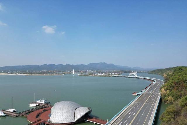 常德|常德6亿元建成2.1公里的桥梁，打造成旅游景观桥，惹来众多争议
