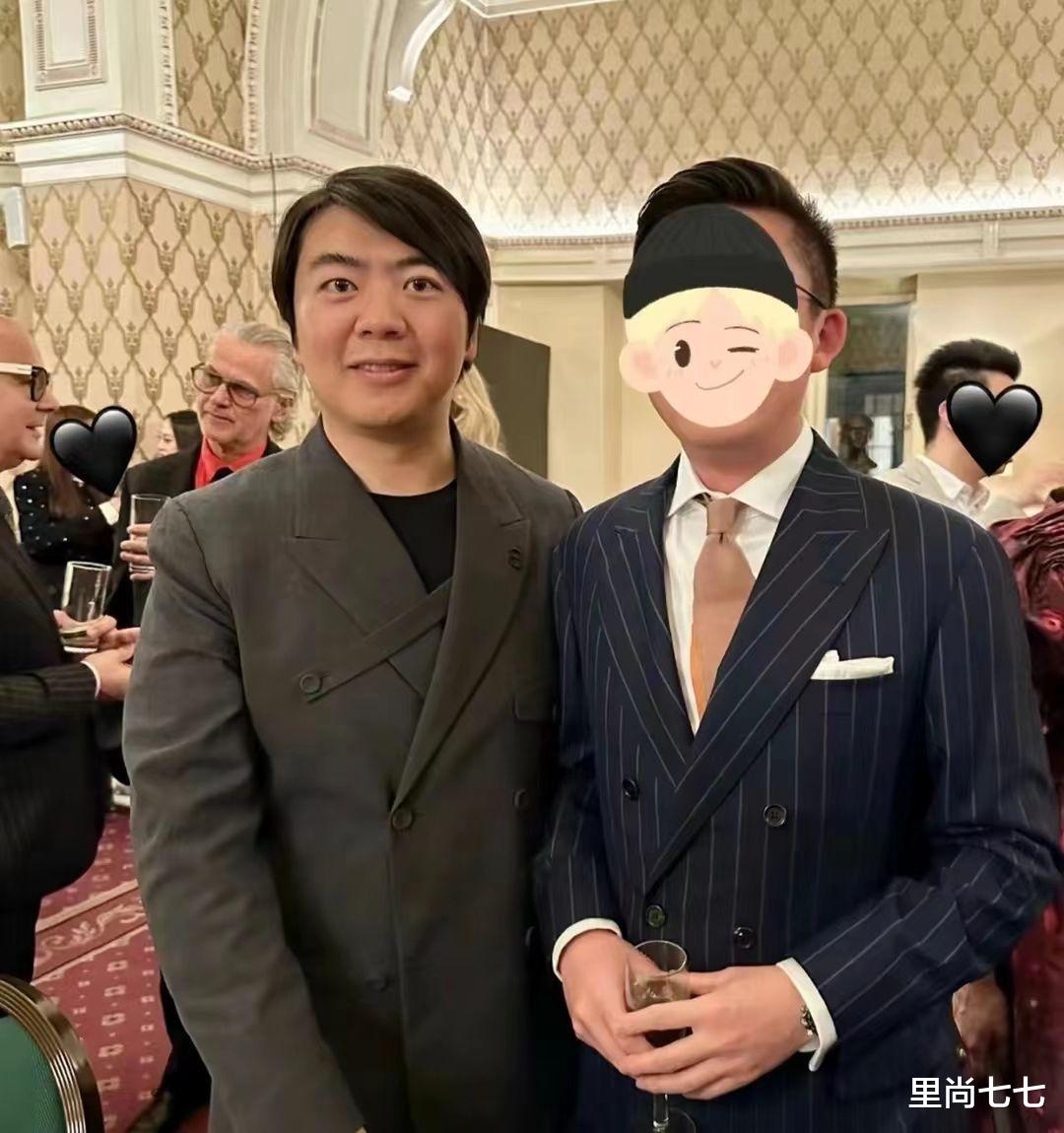 长裙 郎朗怎么也“姨化”了！带吉娜国外赴宴，留偏分发型像老婆她大姨