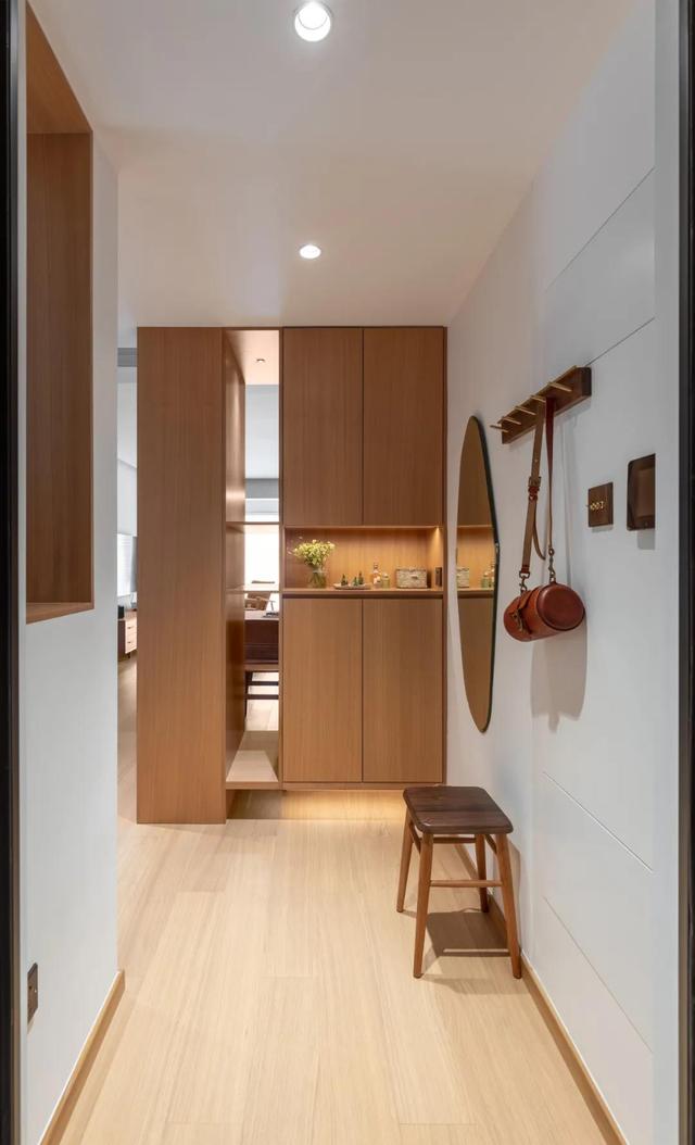 ?小户型进屋就是厅?学她家做“三面式玄关柜”,颜值高又实用!