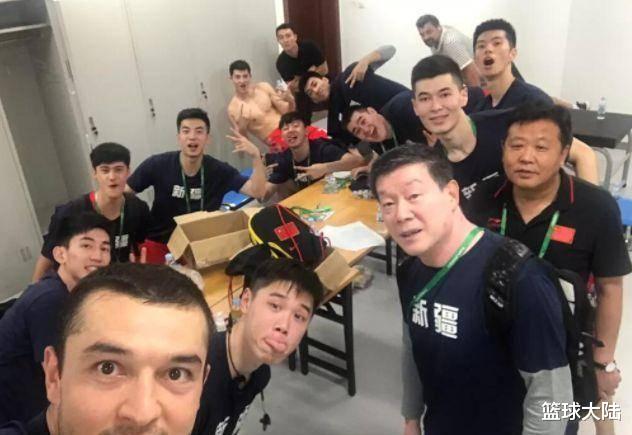 新疆男篮|新疆队正式考虑更换教练！中国篮坛传奇名帅有望出山，接替阿的江
