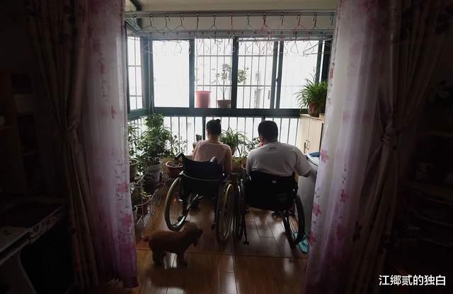 四川一男子醉酒回家睡觉,妻子多次扇耳光叫醒,视频下真实的一幕