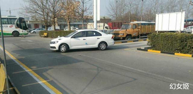 别人传授的倒车入库经验不灵？忘了关键的因素