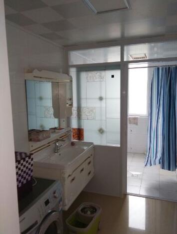 给婆婆18万，新房被装修成这样，电视墙辣眼睛，当场就翻脸了！