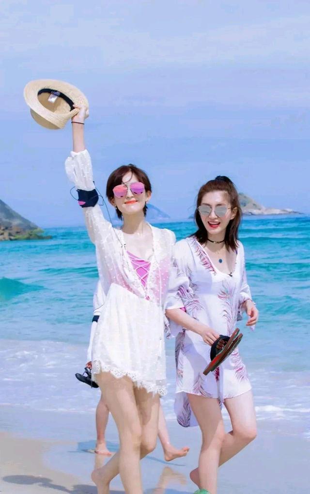 古力娜扎|江疏影和古力娜扎海滩度假：两大气质美女，实在太养眼