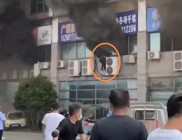 杭州临平火灾现场曝光,有人跳楼自救逃生,有人被烧得衣不蔽体
