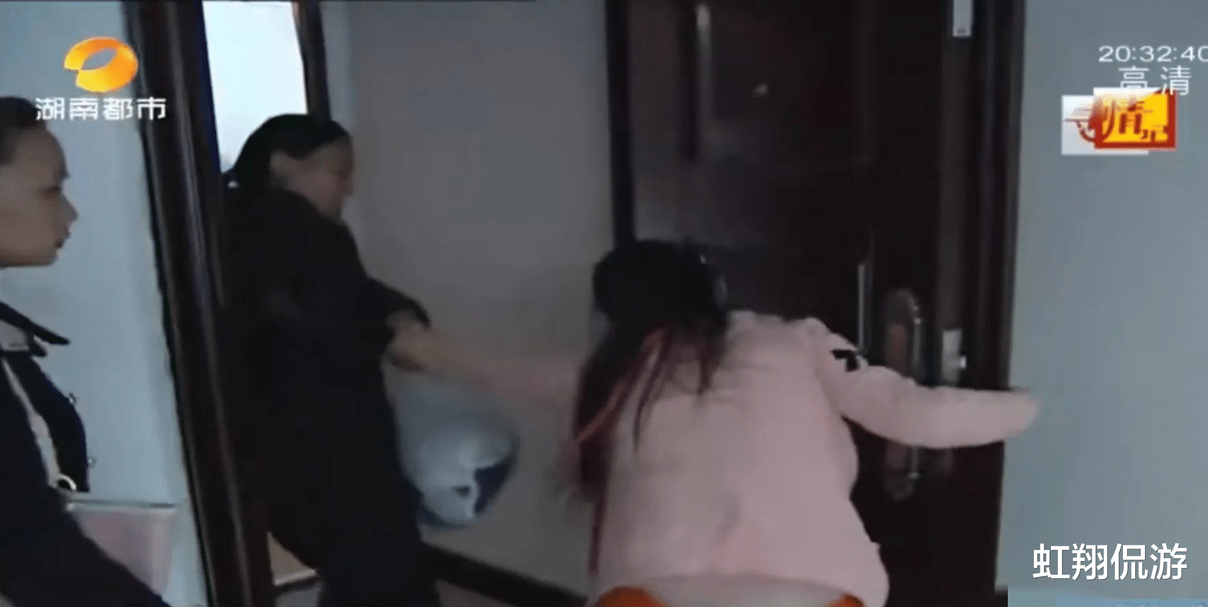 |为大26岁富豪包养，母亲痛批：你都不觉得恶心！