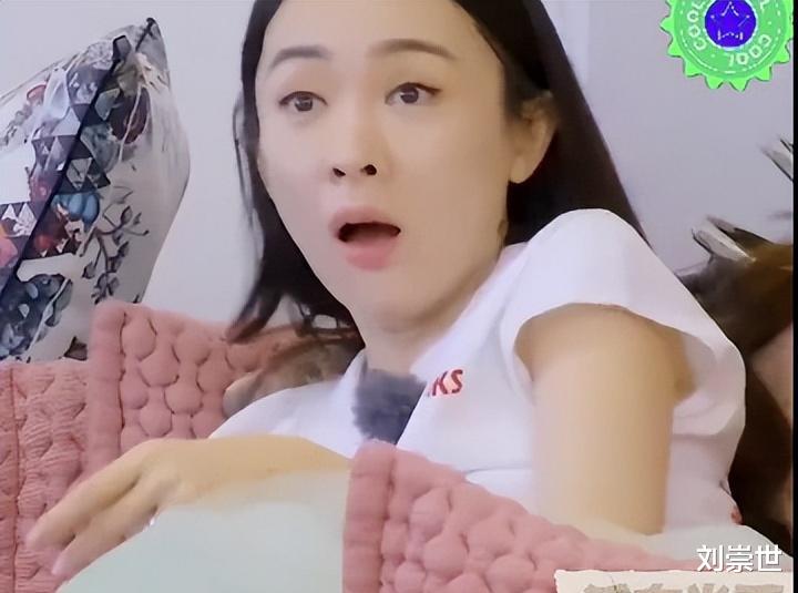 杜宇麒|母亲节当天，嗯哼穿长颈鹿服哄妈妈开心：妈妈，谢谢你生出我！