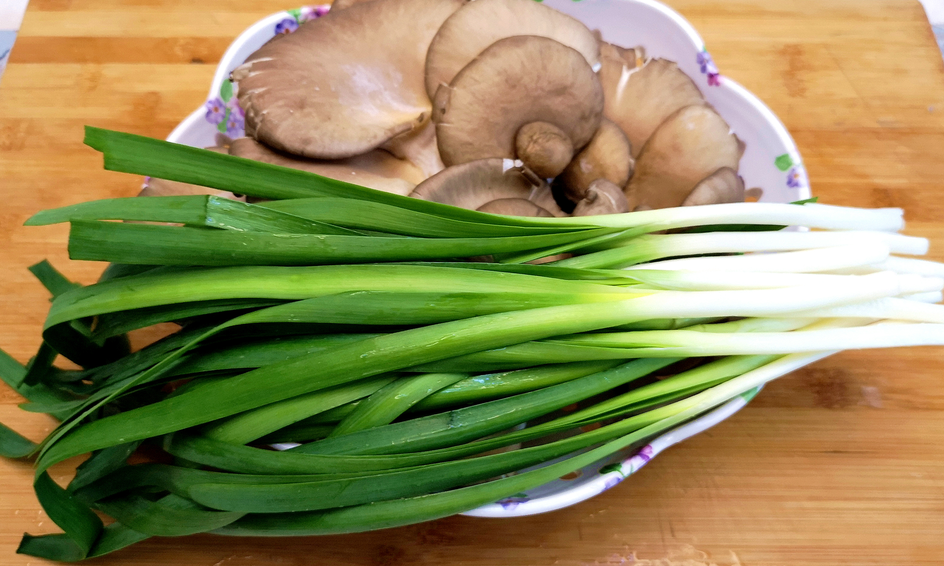 同样是韭菜,宽叶和窄叶有啥区别?老菜农:区别很大,别再买错了