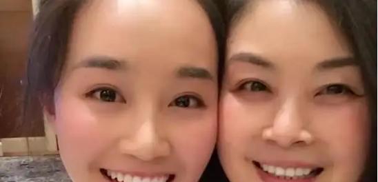 蓝盈莹|蓝盈莹妈妈旧照曝光，身材被指像90年代挂历模特，这是真的吗