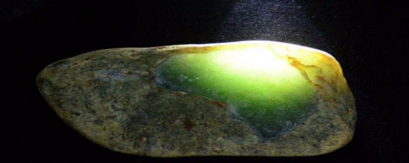 翡翠|什么样的石头里面有翡翠