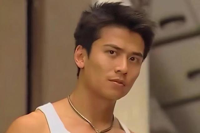 |恭喜！香港知名男星唐文龙被曝与内地女友结婚，已定居北京生活