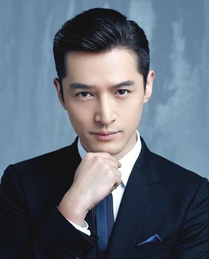 发型 男人到了中年别乱剪头发，这3种“发型”记得避开，油腻又掉气质