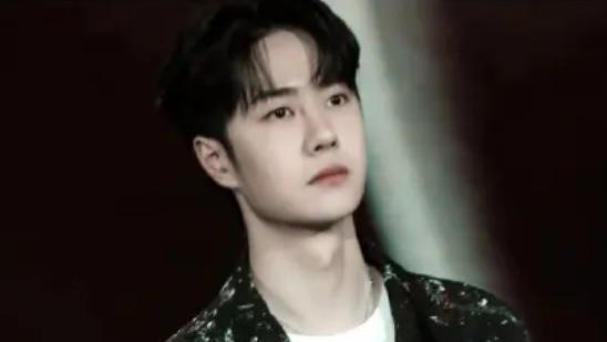 王一博|王一博新代言翻车，一个“单词”让品牌方黑脸，杜华出手还是慢了