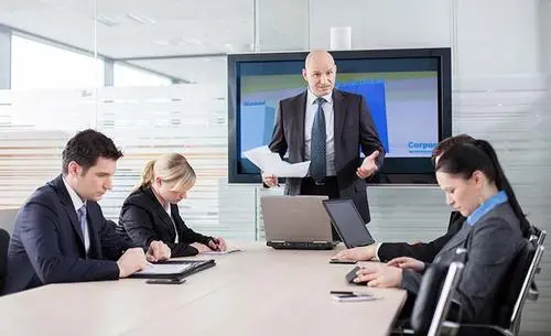 大叔|职场35岁大叔被领导欺负，直接选择“裸辞”，开启自由职业后......