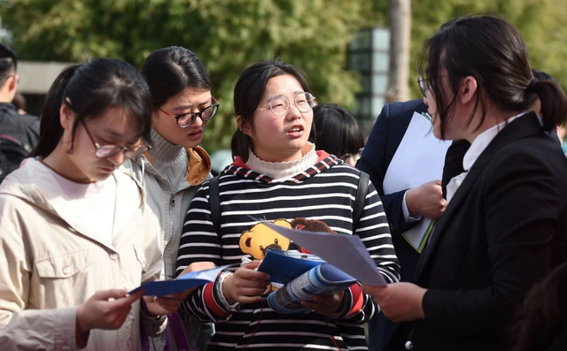 招聘|博士生学历严重“贬值”,供过于求,应该归咎于文科生身上吗?