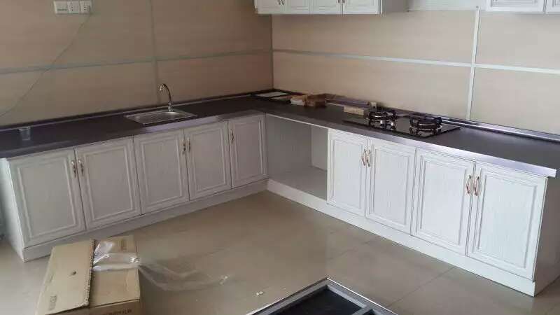 砖砌橱柜我感觉太土了，学邻居家做铝合金橱柜，耐用又不贵