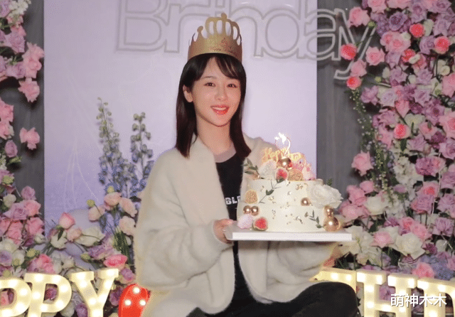 杨紫|杨紫否认跟刘学义同吃蛋糕,张雪迎评论区沦陷,网友:大仇得报