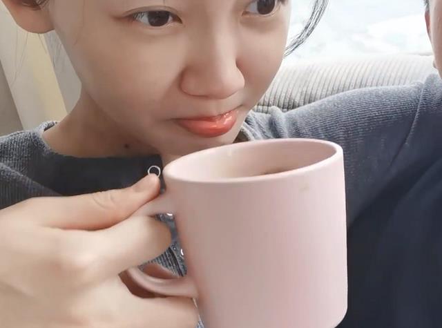 直播带货|郑恺可能再次当爹?苗苗现身活动小腹微显很富态,疑似怀上二胎