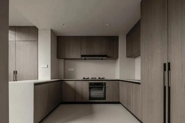 这对北京夫妻太会装修了,230㎡侘寂风大平层,入户便是高级感