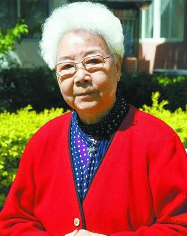 田华|艺术家田华坎坷人生:四位亲人因癌症去世,儿子去世时正参加节目