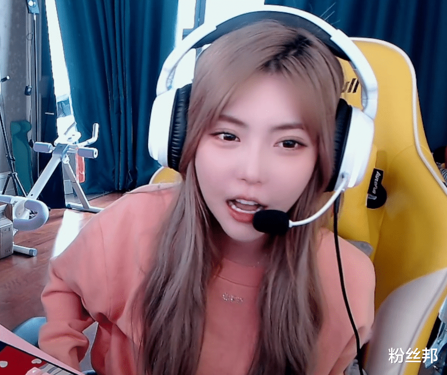 周淑怡|停播被传坐上王思聪副驾,周淑怡回应谣言,我在在上海不能出门