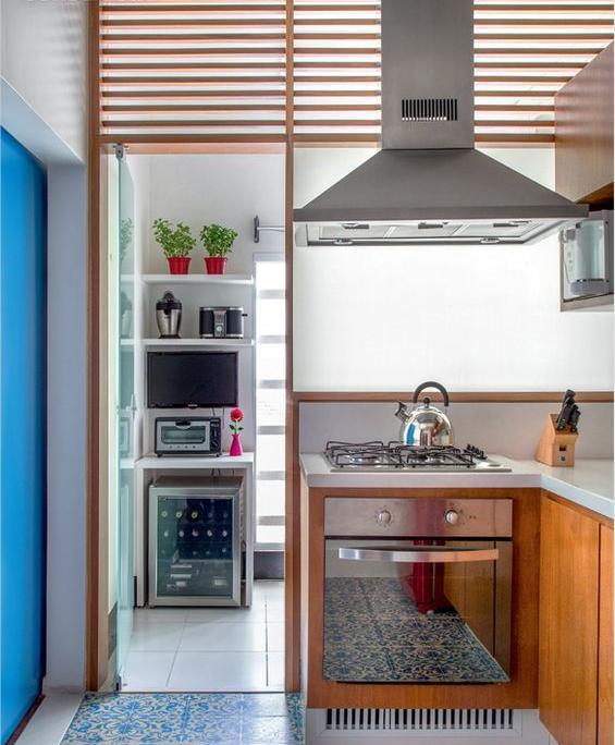 厨房带阳台,隔墙不砌到顶,预留45公分装格栅窗,透光好排烟快